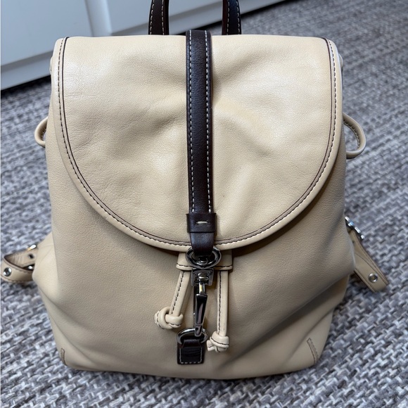 Coach Handbags - Vintage Coach Legacy Beige Leather Drawstring Backpack 9368 Classic Bag